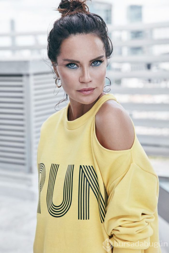 Ebru Şallı'dan sette spor
