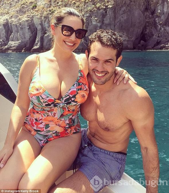 Kelly Brook'un 2019 takviminden yeni kareler