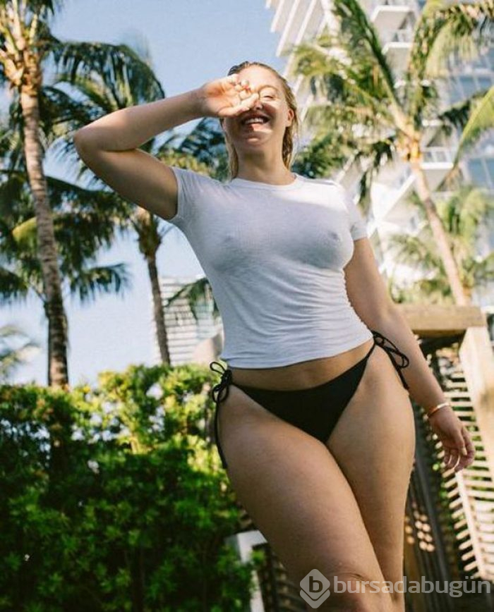Iskra Lawrence Paris Moda Haftası'nda podyumu salladı!
