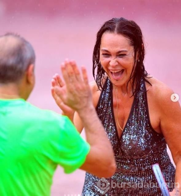 Hülya Avşar'ı yağmur dahi durduramadı
