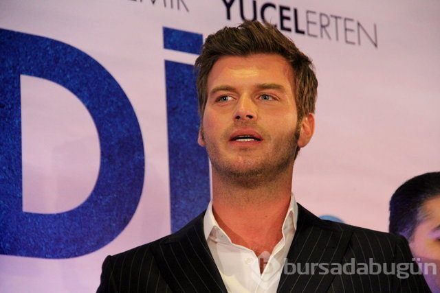 Kıvanç Tatlıtuğ'un yeni partneri Elçin Sangu oldu
