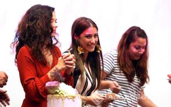 Hazal Kaya'ya doğum günü sürprizi

