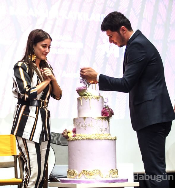 Hazal Kaya'ya doğum günü sürprizi
