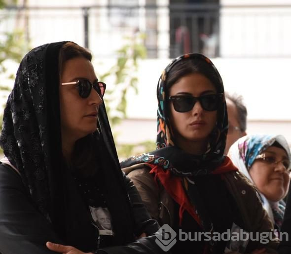'O haberler bizi çok üzdü!' Usta oyuncu son yolculuğuna uğurlandı
