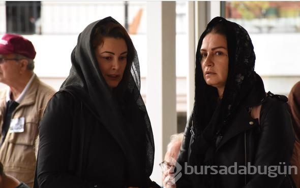 'O haberler bizi çok üzdü!' Usta oyuncu son yolculuğuna uğurlandı
