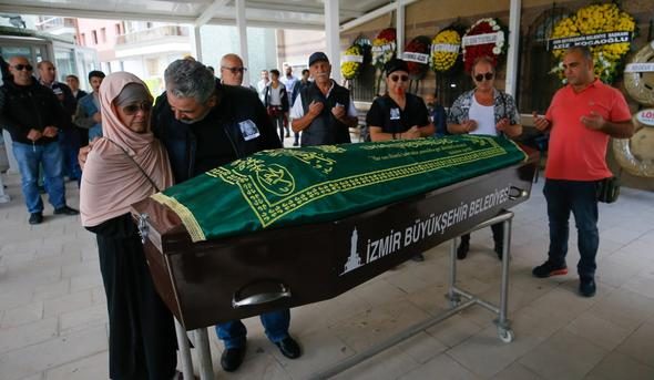 'O haberler bizi çok üzdü!' Usta oyuncu son yolculuğuna uğurlandı
