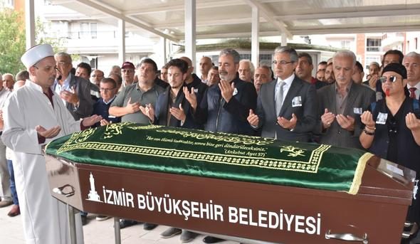 'O haberler bizi çok üzdü!' Usta oyuncu son yolculuğuna uğurlandı
