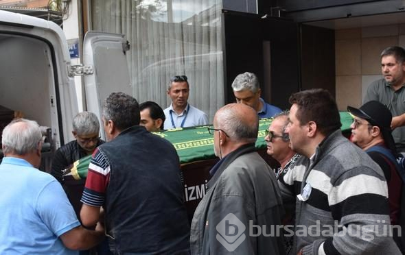 'O haberler bizi çok üzdü!' Usta oyuncu son yolculuğuna uğurlandı
