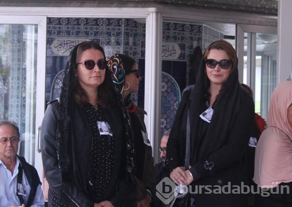 'O haberler bizi çok üzdü!' Usta oyuncu son yolculuğuna uğurlandı
