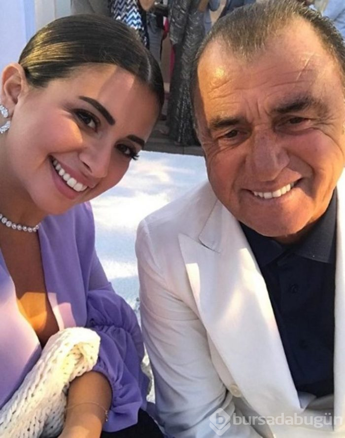 Buse Terim'e bir destek de Burcu Esmersoy'dan...
