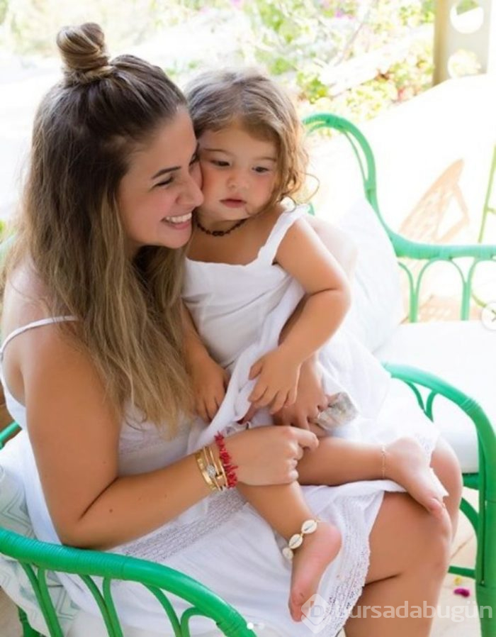 Buse Terim'e bir destek de Burcu Esmersoy'dan...

