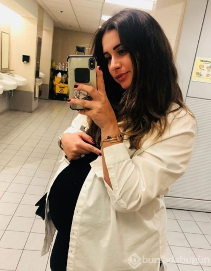 Buse Terim'e bir destek de Burcu Esmersoy'dan...
