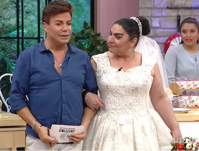 Gelinim Mutfakta'nın fenomen kaynanası canlı yayına gelinlikle çıktı 40 yıllık hayalini gerçekleştirdi