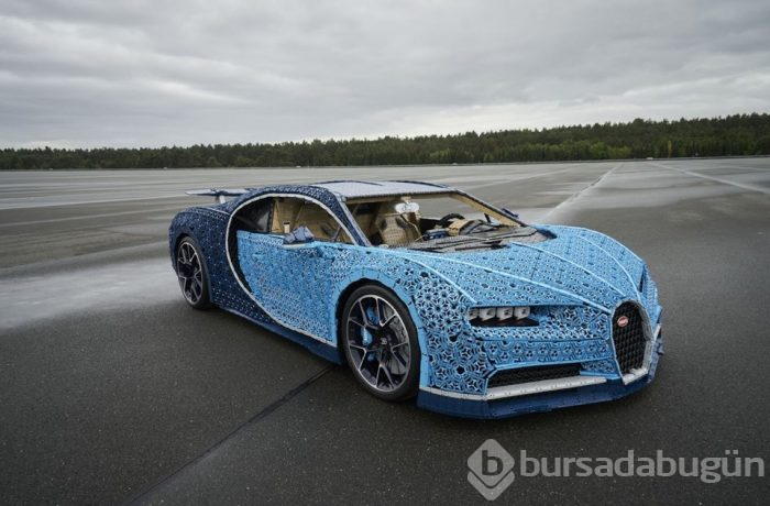 1.5 tonluk 'Lego Chiron' (1 milyon parça)