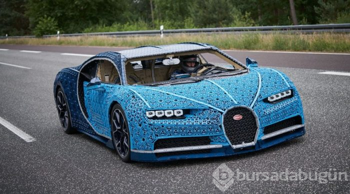 1.5 tonluk 'Lego Chiron' (1 milyon parça)