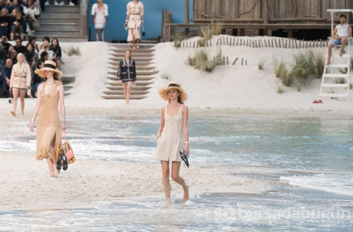 Fransız moda devi Chanel sahili podyuma taşıdı