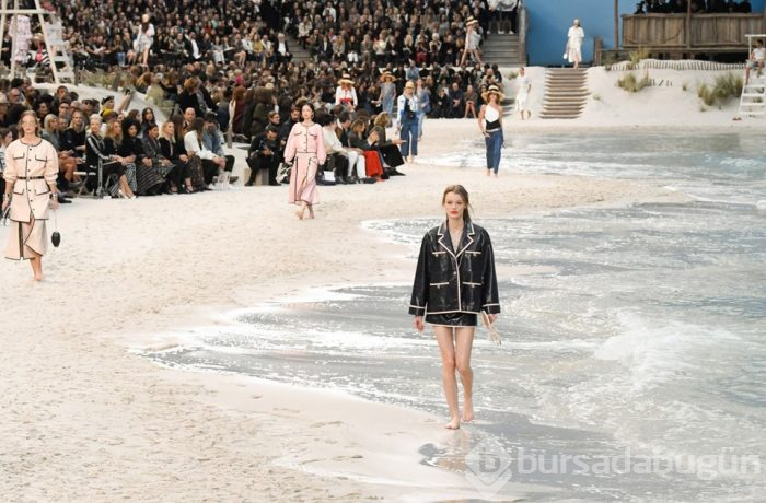Fransız moda devi Chanel sahili podyuma taşıdı