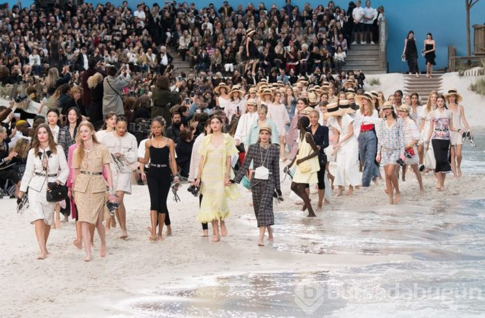 Fransız moda devi Chanel sahili podyuma taşıdı