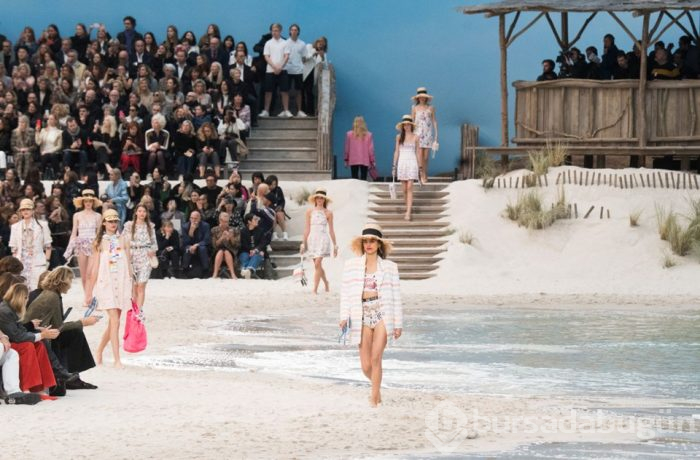 Fransız moda devi Chanel sahili podyuma taşıdı