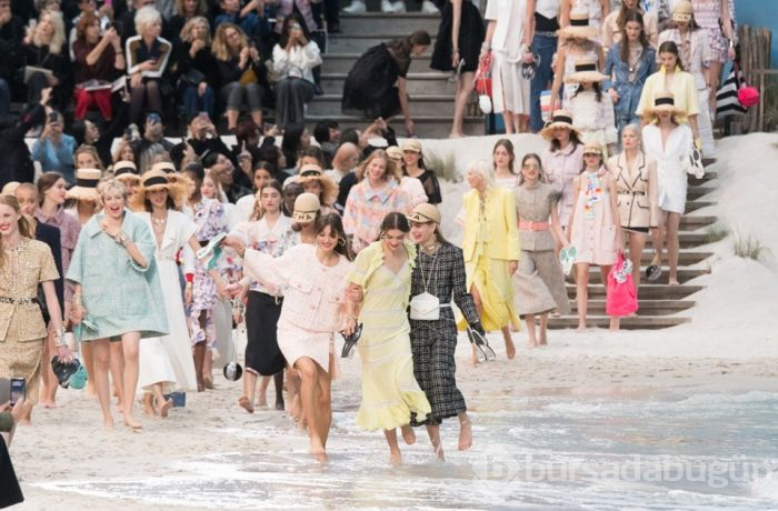 Fransız moda devi Chanel sahili podyuma taşıdı