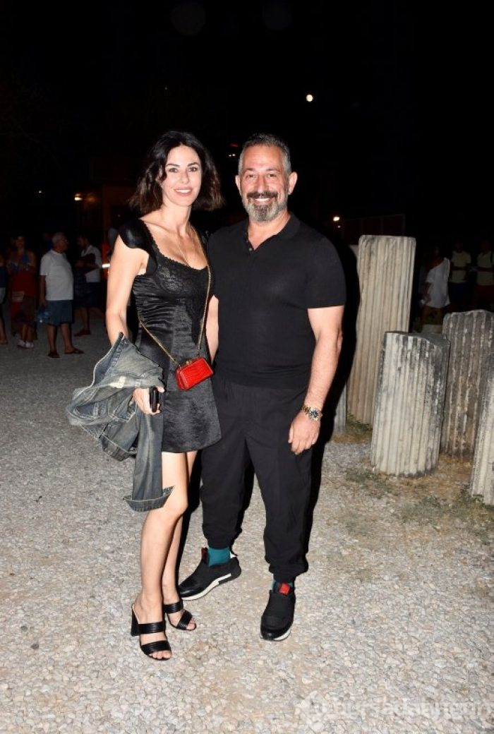 Cem Yılmaz ve Defne Samyeli evleniyor mu?
