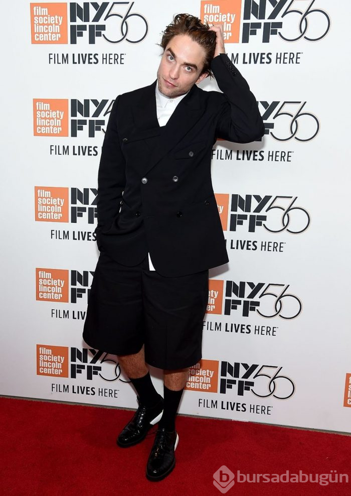 Robert Pattinson'ın şortlu kırmızı halı kıyafeti