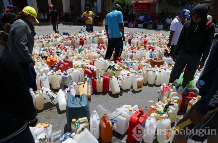 Endonezya'da deprem sonrası yanardağ patladı