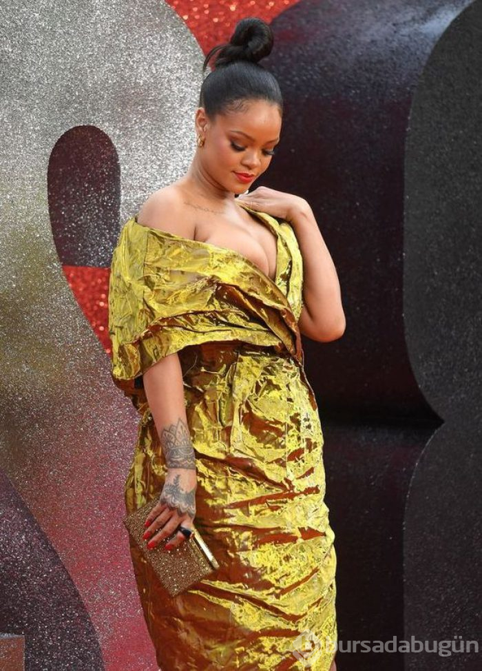 Rihanna, kozmetik markasının birinci yılını kutladı!
