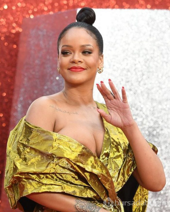 Rihanna, kozmetik markasının birinci yılını kutladı!
