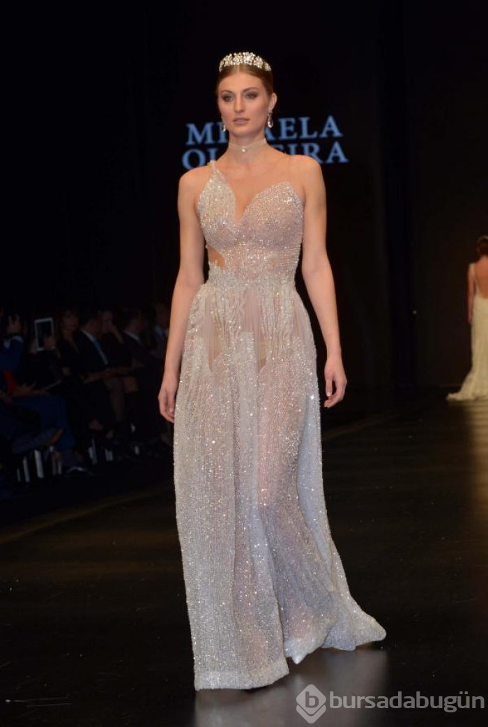 Moda şovuna transparan gelinlik damgası