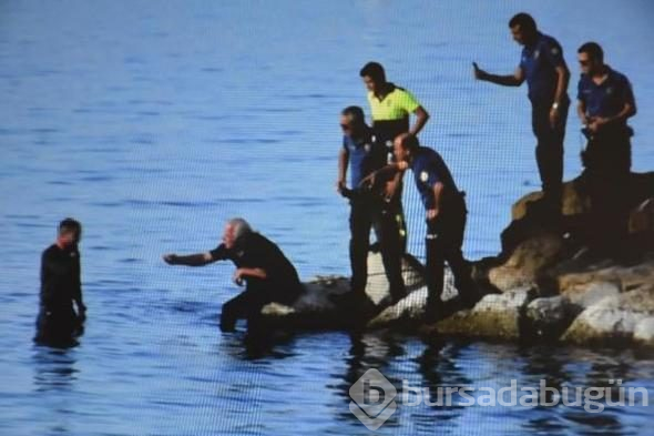 Kuşadası'nda dehşet anları! 2 polis son anda engel oldu...
