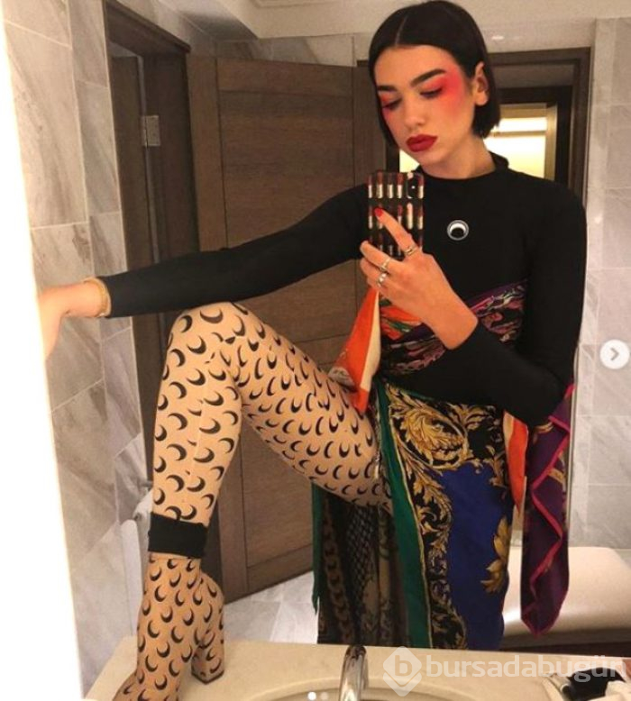 Dünyaca Ünlü Şarkıcı Dua Lipa'dan İç Çamaşırlı Paylaşım!
