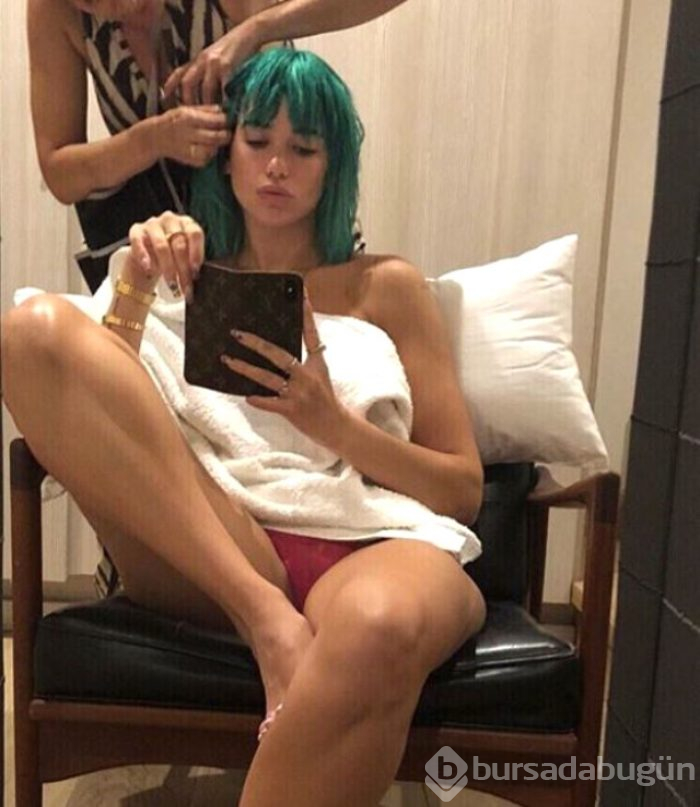 Dünyaca Ünlü Şarkıcı Dua Lipa'dan İç Çamaşırlı Paylaşım!
