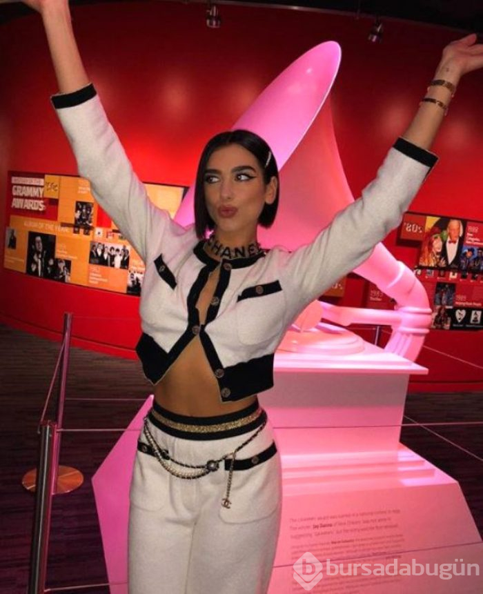 Dünyaca Ünlü Şarkıcı Dua Lipa'dan İç Çamaşırlı Paylaşım!
