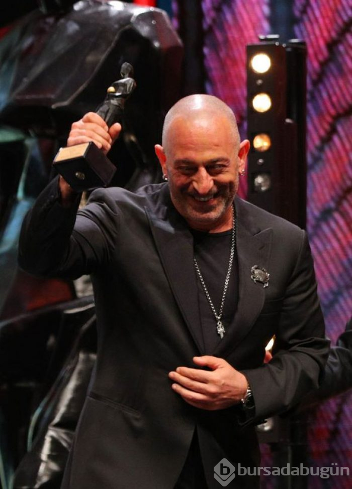 Tuba Ünsal Antalya Film Festivali'nde giydiği elbiseyle alay konusu oldu
