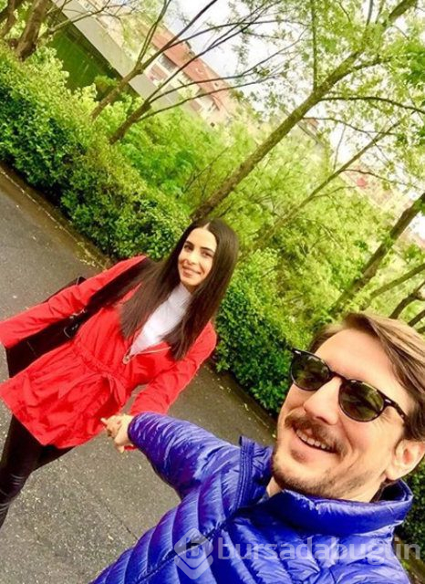 Beyza Şekerci ve Engin Hepileri bebeklerini kucağına aldı
