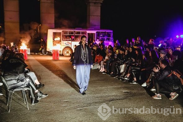 Rusya'da köprüaltı defilesinde polis şoku
