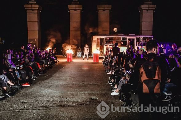 Rusya'da köprüaltı defilesinde polis şoku
