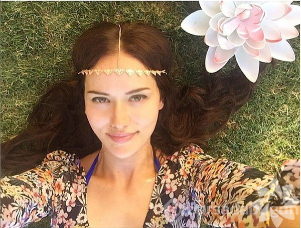 Fahriye Evcen Instagram'da neler paylaşıyor?
