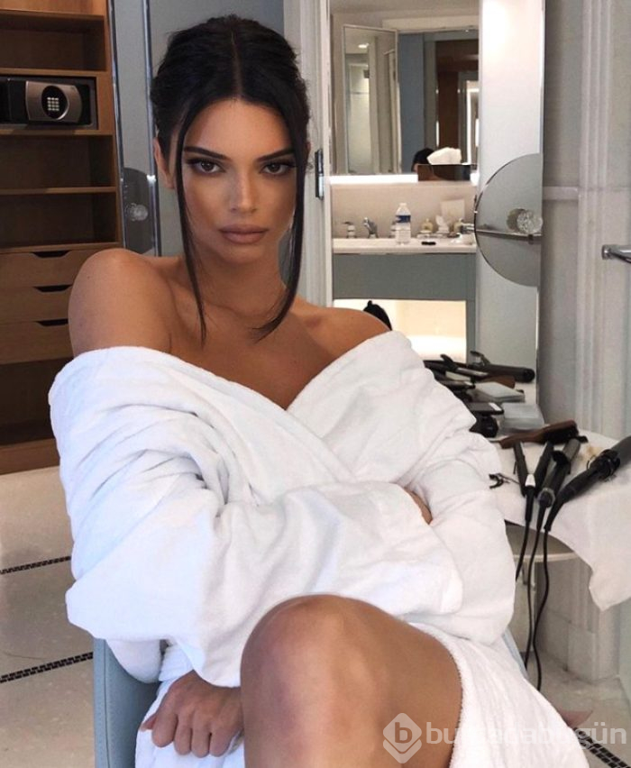 Süper model Kendall Jenner'ı görenler "Mini etekli prenses" demekten kendini alamadı
