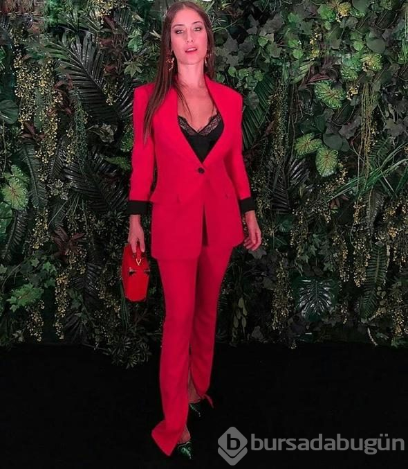Dekolteli Hazal

