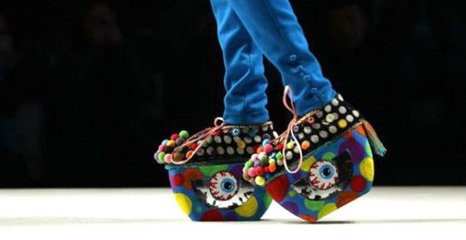 Böyle moda olmaz olsun dedirtecek podyumların en ilginç 21 kıyafeti
