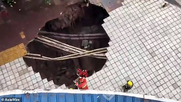 Yer yarıldı, içine girdiler!

