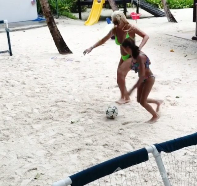 Jelena Karleusa futbol oynadı

