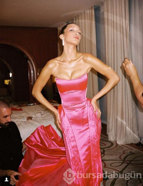 Rihanna'dan Bella Hadid pozu
