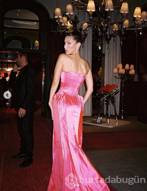 Rihanna'dan Bella Hadid pozu
