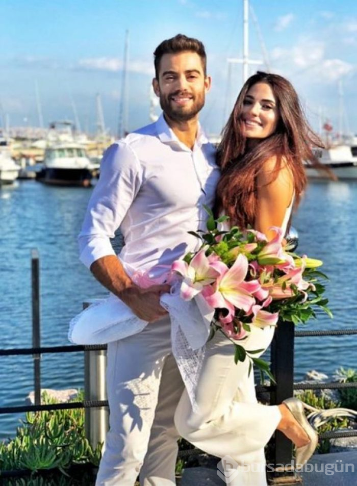 Uçakta tanışmışlardı... Ünlü oyuncu evlendi!

