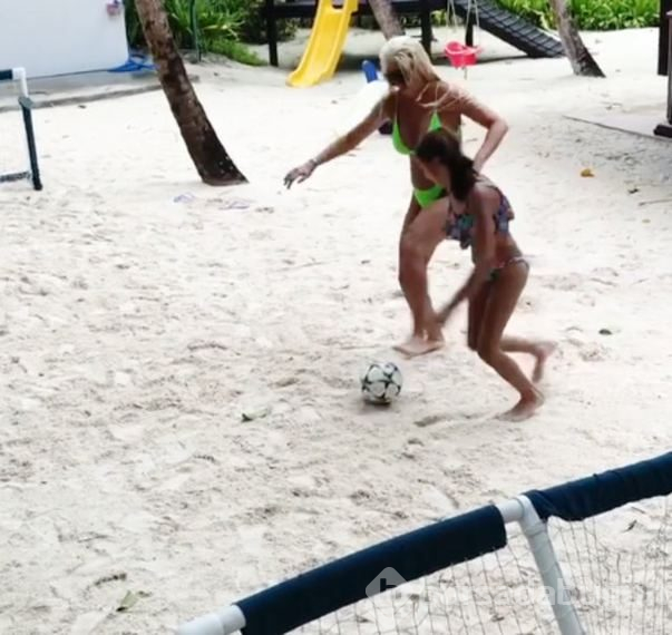 Taraftarlardan Jelena'ya "Gel Beşiktaş'a golcü ol"
