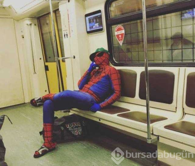 Dünyanın en ilginç metro yolcuları
