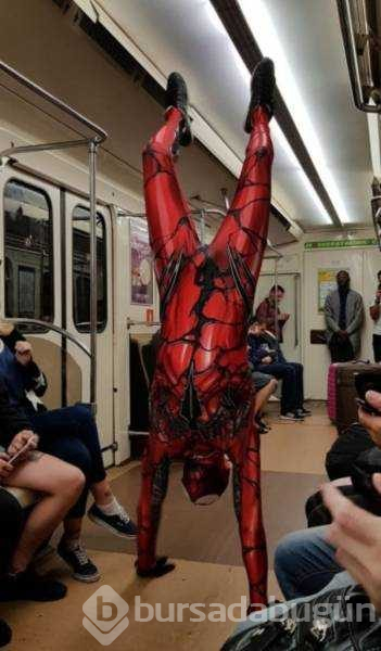 Dünyanın en ilginç metro yolcuları
